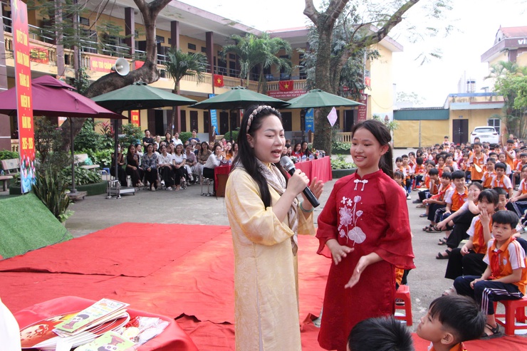 Trường Tiểu học Trung Hòa tổ chức ngoại khóa “ Giá trị tình yêu thương và lòng biết ơn – Cha mẹ, Thầy cô đồng hành cùng con”- Ảnh 3.