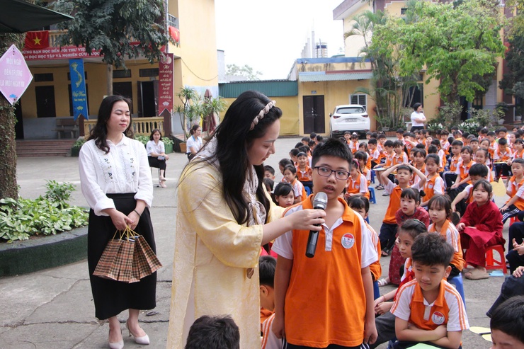 Trường Tiểu học Trung Hòa tổ chức ngoại khóa “ Giá trị tình yêu thương và lòng biết ơn – Cha mẹ, Thầy cô đồng hành cùng con”- Ảnh 4.