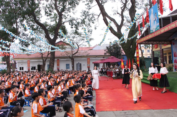 Trường Tiểu học Trung Hòa tổ chức ngoại khóa “ Giá trị tình yêu thương và lòng biết ơn – Cha mẹ, Thầy cô đồng hành cùng con”- Ảnh 5.