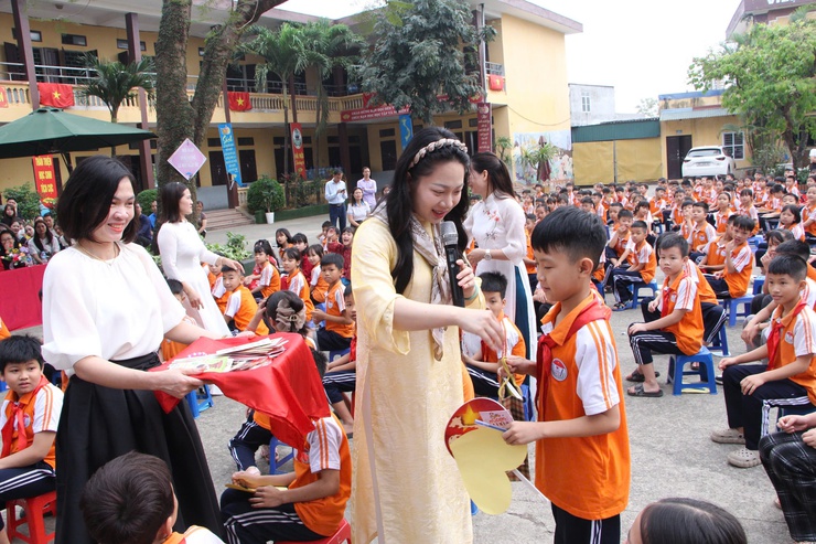 Trường Tiểu học Trung Hòa tổ chức ngoại khóa “ Giá trị tình yêu thương và lòng biết ơn – Cha mẹ, Thầy cô đồng hành cùng con”- Ảnh 6.