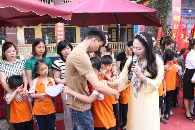 Trường Tiểu học Trung Hòa tổ chức ngoại khóa “ Giá trị tình yêu thương và lòng biết ơn – Cha mẹ, Thầy cô đồng hành cùng con”- Ảnh 11.