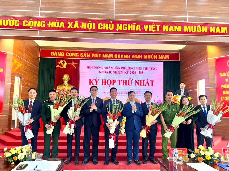 Kỳ họp thứ nhất HĐND phường Phú Thượng khóa II – Khẳng định quyết tâm, mở ra chặng đường phát triển mới- Ảnh 15.