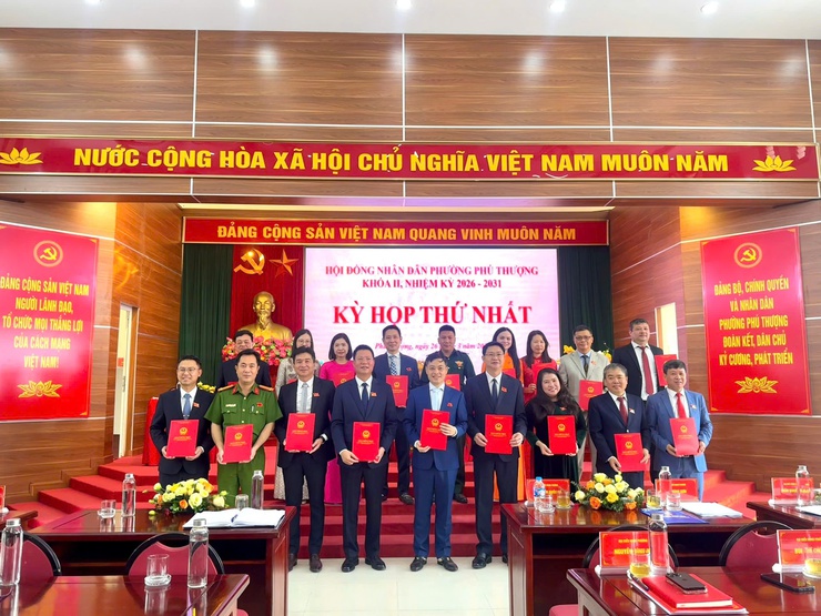 Kỳ họp thứ nhất HĐND phường Phú Thượng khóa II – Khẳng định quyết tâm, mở ra chặng đường phát triển mới- Ảnh 4.