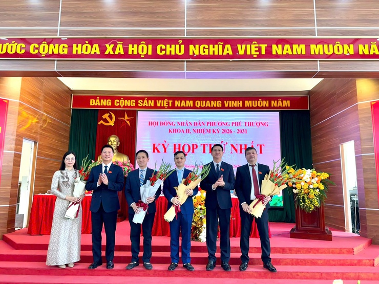 Kỳ họp thứ nhất HĐND phường Phú Thượng khóa II – Khẳng định quyết tâm, mở ra chặng đường phát triển mới- Ảnh 14.