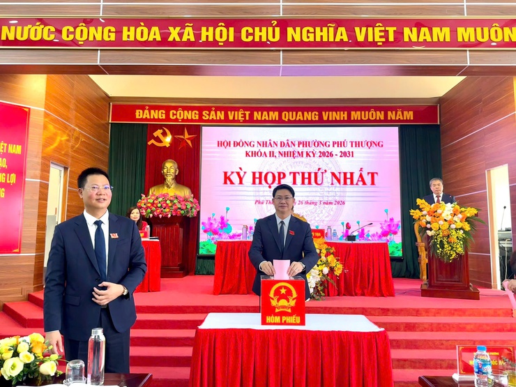 Kỳ họp thứ nhất HĐND phường Phú Thượng khóa II – Khẳng định quyết tâm, mở ra chặng đường phát triển mới- Ảnh 7.