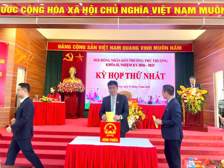 Kỳ họp thứ nhất HĐND phường Phú Thượng khóa II – Khẳng định quyết tâm, mở ra chặng đường phát triển mới- Ảnh 11.