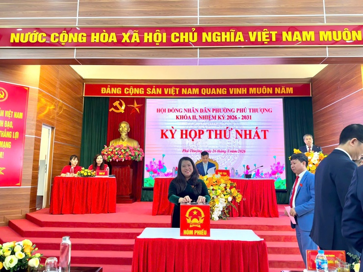 Kỳ họp thứ nhất HĐND phường Phú Thượng khóa II – Khẳng định quyết tâm, mở ra chặng đường phát triển mới- Ảnh 8.