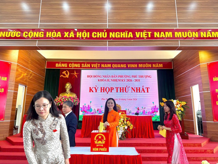 Kỳ họp thứ nhất HĐND phường Phú Thượng khóa II – Khẳng định quyết tâm, mở ra chặng đường phát triển mới- Ảnh 13.
