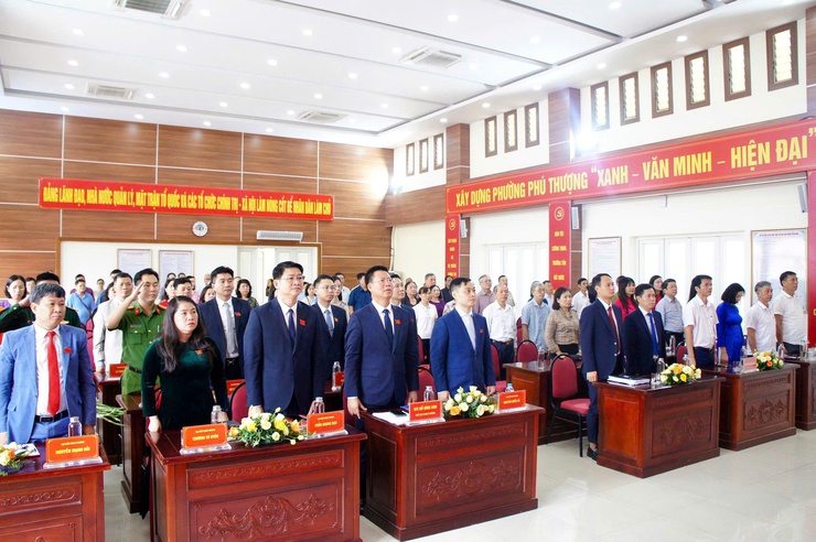 Kỳ họp thứ nhất HĐND phường Phú Thượng khóa II – Khẳng định quyết tâm, mở ra chặng đường phát triển mới- Ảnh 1.