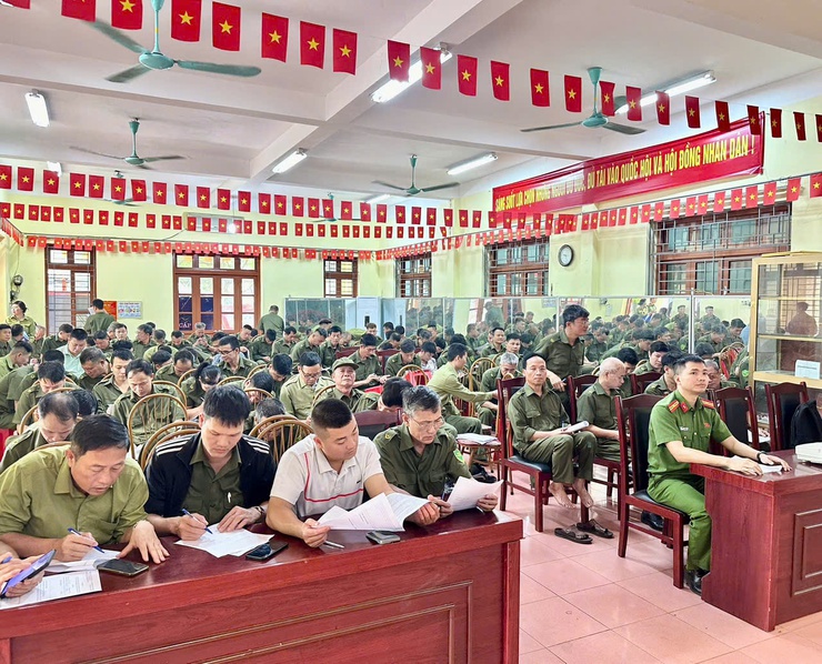 Tập huấn, tuyên truyền kiến thức kỹ năng về PCCC cho  thành viên tổ an ninh trật tự kiêm nhiệm đội viên Đội dân phòng trên địa bàn xã- Ảnh 2.