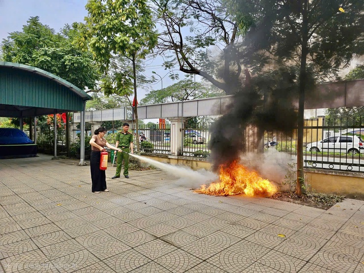 TRẠM Y TẾ PHƯỜNG THANH LIỆT TẬP HUẤN NGHIỆP VỤ PCCC VÀ CNCH- Ảnh 4.