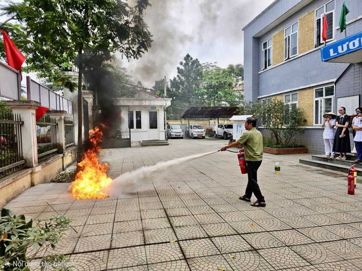 TRẠM Y TẾ PHƯỜNG THANH LIỆT TẬP HUẤN NGHIỆP VỤ PCCC VÀ CNCH- Ảnh 5.