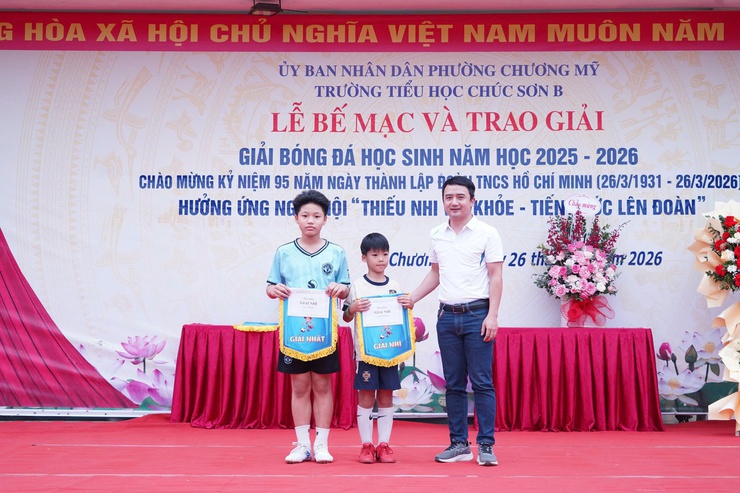 Trường Tiểu học Chúc Sơn B tổ chức Giải bóng đá chào mừng kỷ niệm 95 năm Ngày thành lập Đoàn Thanh niên Cộng sản Hồ Chí Minh (26/3/1931 – 26/3/2026)- Ảnh 11.