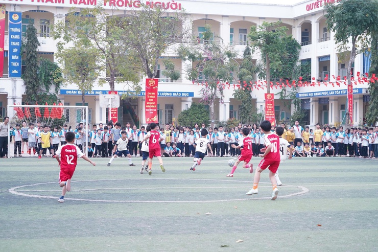 Trường Tiểu học Chúc Sơn B tổ chức Giải bóng đá chào mừng kỷ niệm 95 năm Ngày thành lập Đoàn Thanh niên Cộng sản Hồ Chí Minh (26/3/1931 – 26/3/2026)- Ảnh 4.