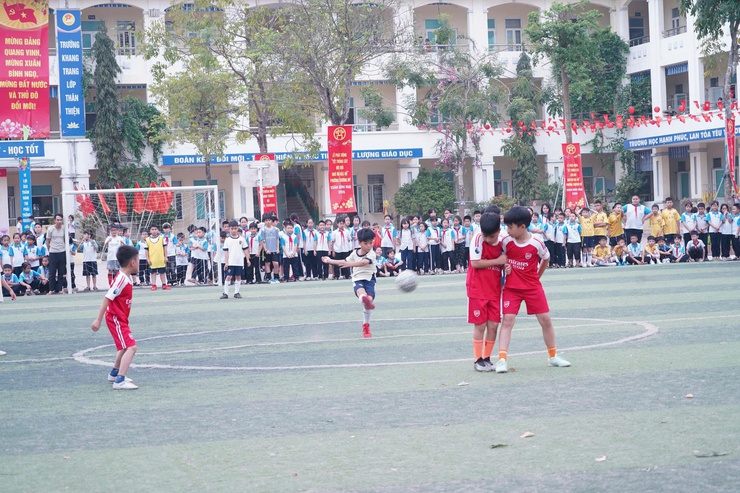 Trường Tiểu học Chúc Sơn B tổ chức Giải bóng đá chào mừng kỷ niệm 95 năm Ngày thành lập Đoàn Thanh niên Cộng sản Hồ Chí Minh (26/3/1931 – 26/3/2026)- Ảnh 5.