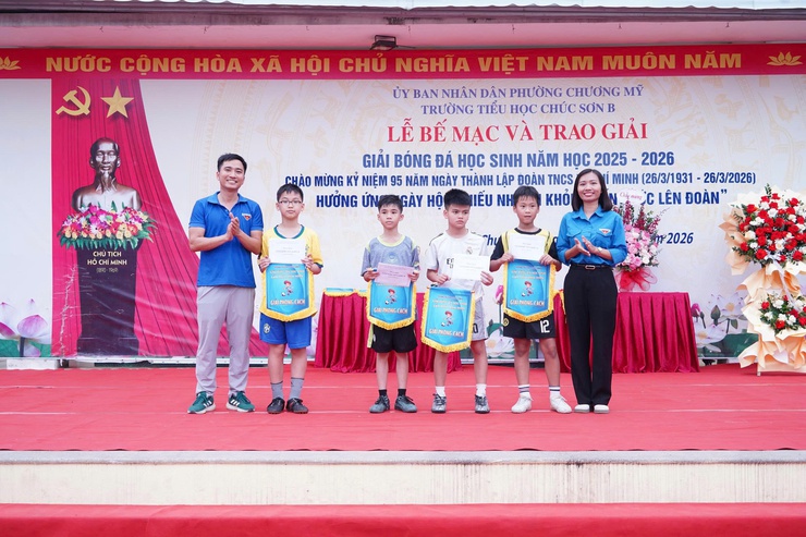 Trường Tiểu học Chúc Sơn B tổ chức Giải bóng đá chào mừng kỷ niệm 95 năm Ngày thành lập Đoàn Thanh niên Cộng sản Hồ Chí Minh (26/3/1931 – 26/3/2026)- Ảnh 9.