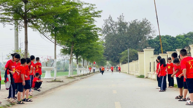 Ngày hội “Thiếu nhi vui khỏe - Tiến bước lên đoàn” tại trường tiểu học Ngọc Hòa- Ảnh 4.