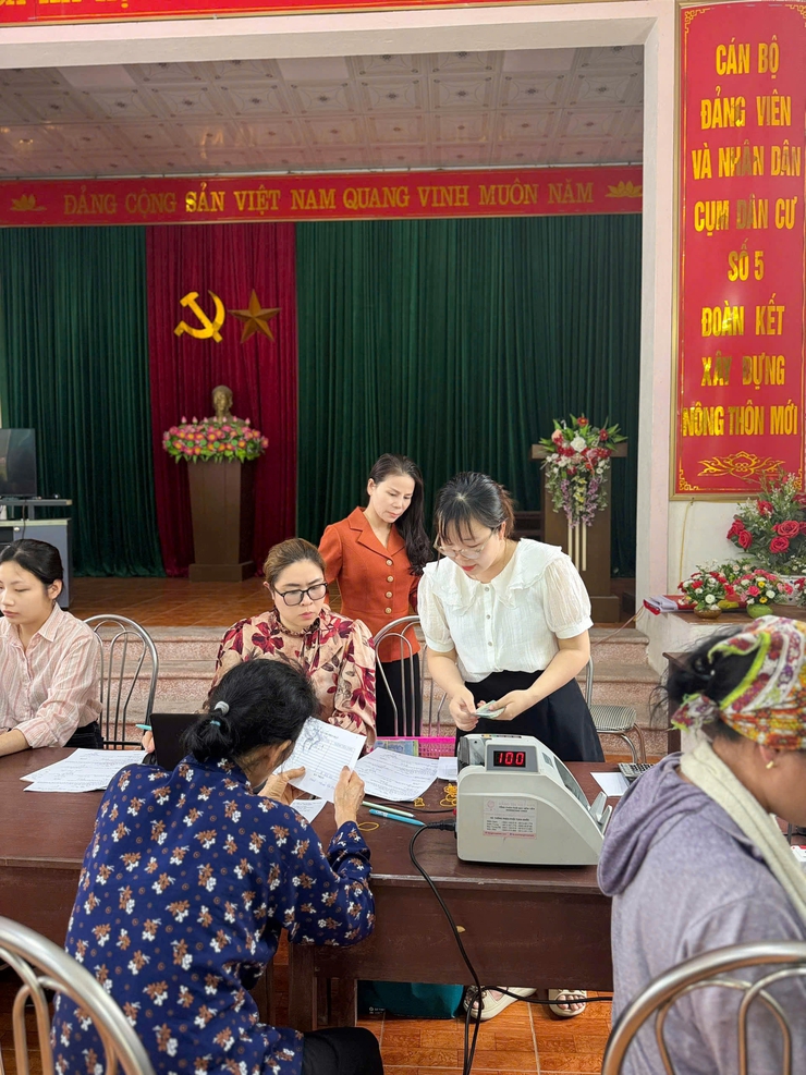 Chương Dương: Chi trả bồi thường cho 29 hộ dân bị thu hồi đất tại dự án xử lý sự cố sạt lở bờ hữu Sông Hồng- Ảnh 2.