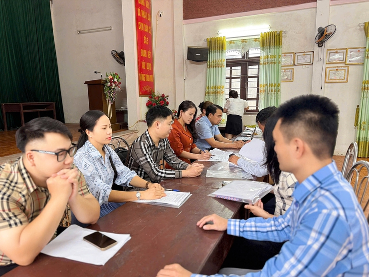 Chương Dương: Chi trả bồi thường cho 29 hộ dân bị thu hồi đất tại dự án xử lý sự cố sạt lở bờ hữu Sông Hồng- Ảnh 1.