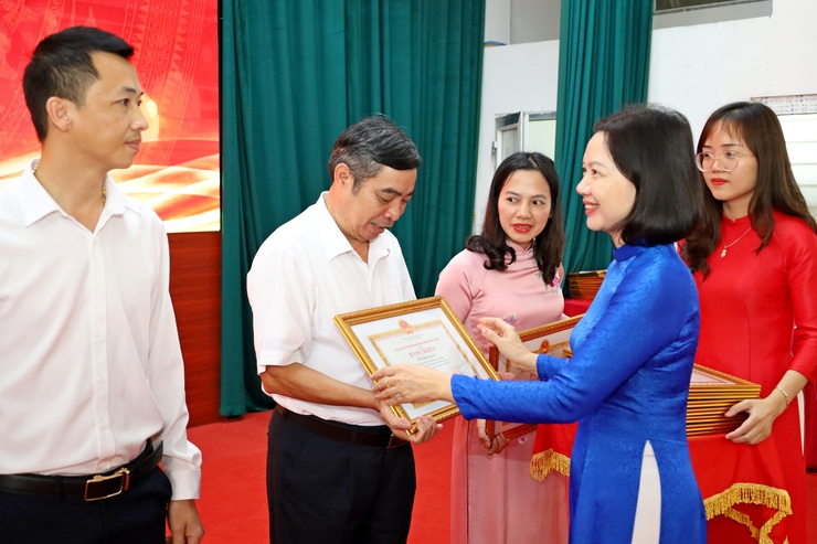 Phường Tùng Thiện tổng kết công tác bầu cử Đại biểu Quốc hội khóa XVI và Đại biểu HĐND các cấp nhiệm kỳ 2026–2031- Ảnh 4.