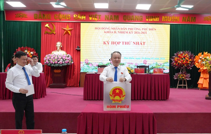 Kỳ họp thứ nhất HĐND phường Phú Diễn khóa II: Kiện toàn các chức danh chủ chốt phường&nbsp;Phú Diễn nhiệm kỳ 2026 - 2031- Ảnh 3.