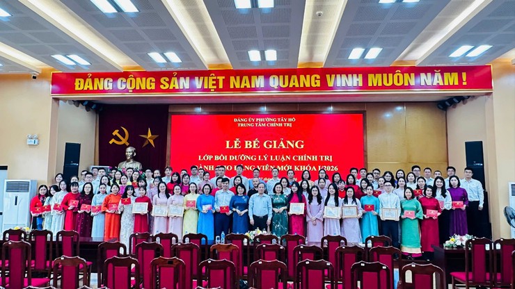 105 học viên hoàn thành lớp bồi dưỡng lý luận chính trị dành cho đảng viên mới khoá I/2026- Ảnh 2.