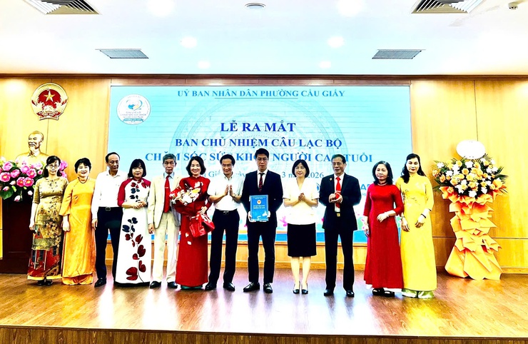 Ra mắt Ban chủ nhiệm Câu lạc bộ Chăm sóc sức khỏe Người cao tuổi phường Cầu Giấy- Ảnh 2.