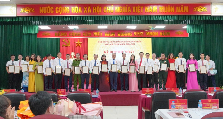 Kỳ họp thứ nhất HĐND phường Phú Diễn khóa II: Kiện toàn các chức danh chủ chốt phường&nbsp;Phú Diễn nhiệm kỳ 2026 - 2031- Ảnh 1.