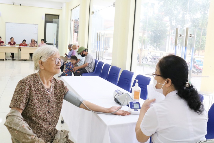 Trạm Y tế xã Quảng Bị tổ chức khám, lập hồ sơ sức khỏe cho người cao tuổi năm 2026- Ảnh 3.