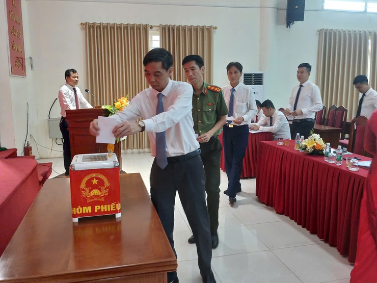 Đồng chí Nguyễn Tiến Toàn tái cử chức Chủ tịch HĐND xã Liên Minh khóa II, Nhiệm kỳ 2026- 2031- Ảnh 7.