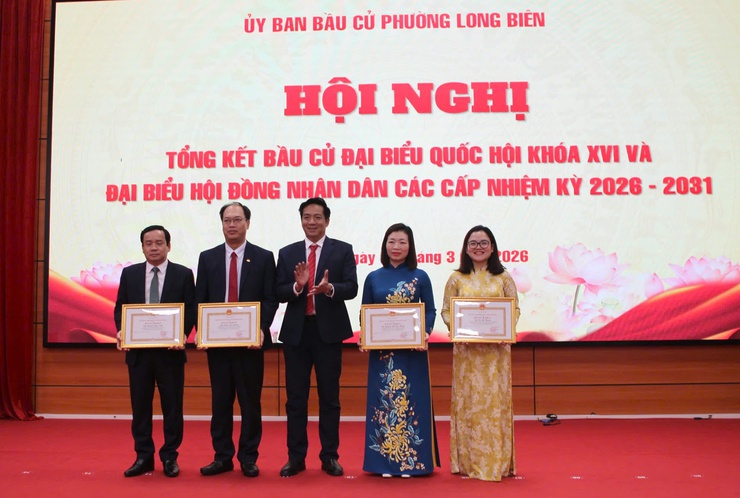 Phường Long Biên tổng kết công tác bầu cử, khẳng định tinh thần dân chủ, trách nhiệm của cử tri- Ảnh 3.