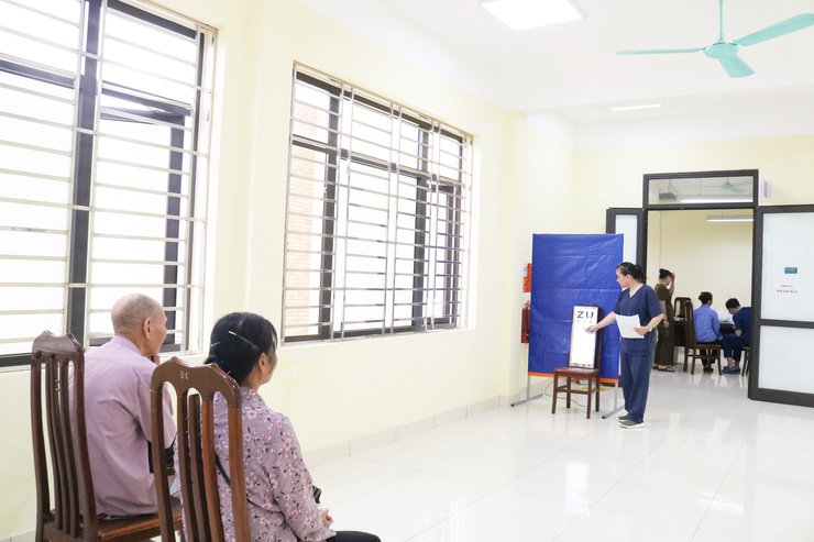 Trạm Y tế xã Quảng Bị tổ chức khám, lập hồ sơ sức khỏe cho người cao tuổi năm 2026- Ảnh 4.