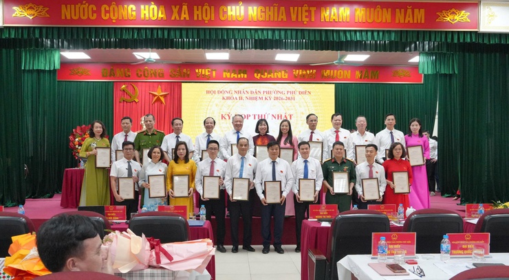 Kỳ họp thứ nhất HĐND phường Phú Diễn khóa II: Kiện toàn các chức danh chủ chốt phường&nbsp;Phú Diễn nhiệm kỳ 2026 - 2031- Ảnh 7.