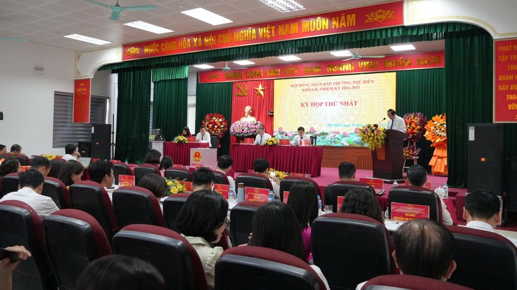 Kỳ họp thứ nhất HĐND phường Phú Diễn khóa II: Kiện toàn các chức danh chủ chốt phường&nbsp;Phú Diễn nhiệm kỳ 2026 - 2031- Ảnh 8.