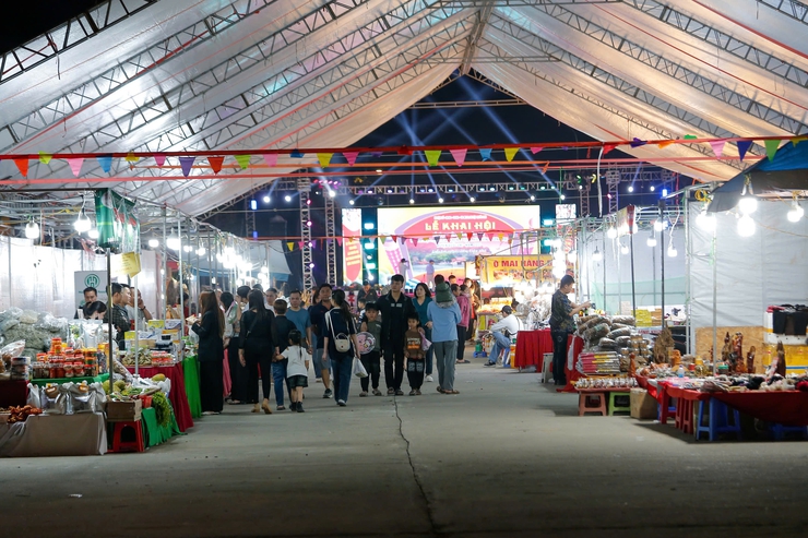 UBND xã Hưng Đạo thông tin về việc đăng ký tham gia Hội chợ thương mại gắn với Lễ hội Chùa Thầy năm 2026 tại xã Quốc Oai.- Ảnh 1.