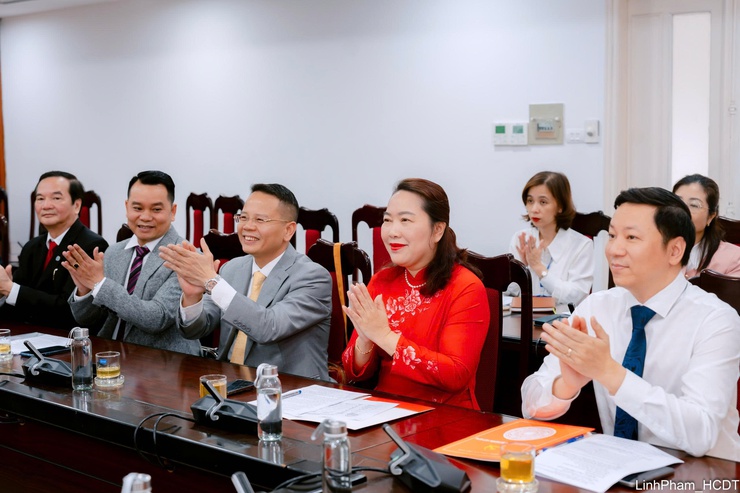 Đảng ủy Doanh nghiệp phường Việt Hưng: Phát triển tổ chức đảng trong khu vực kinh tế tư nhân qua việc thành lập Chi bộ Công ty TNHH Imex News.- Ảnh 1.