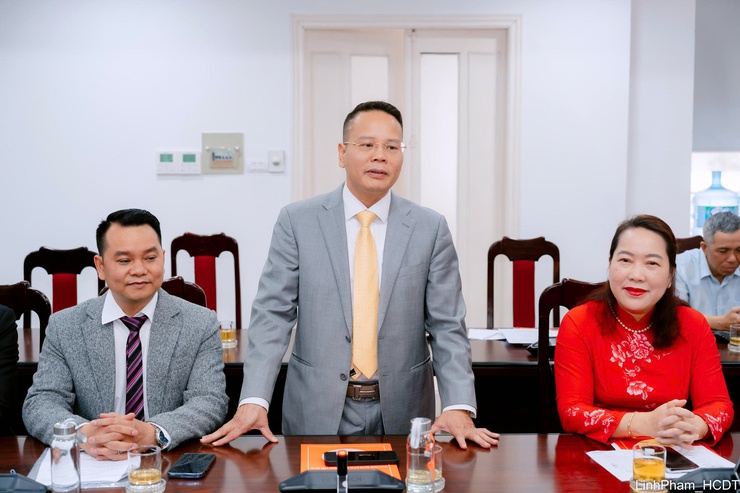 Đảng ủy Doanh nghiệp phường Việt Hưng: Phát triển tổ chức đảng trong khu vực kinh tế tư nhân qua việc thành lập Chi bộ Công ty TNHH Imex News.- Ảnh 4.