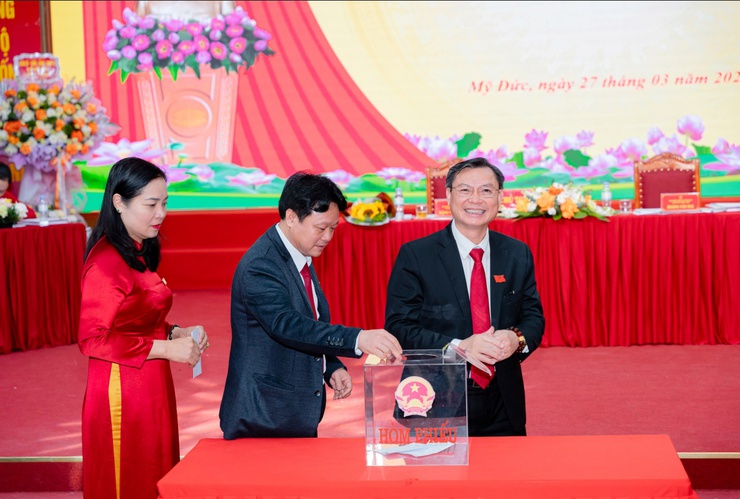 Kỳ họp thứ Nhất HĐND xã Mỹ Đức:  Kiện toàn nhân sự chủ chốt- Ảnh 4.