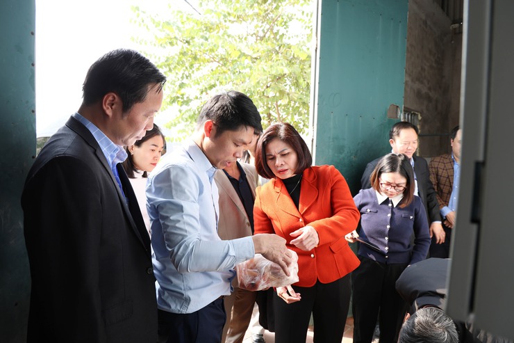 Xã Chương Dương siết chặt an toàn thực phẩm: Từ đồng bộ giải pháp đến nâng cao hiệu quả kiểm soát- Ảnh 2.