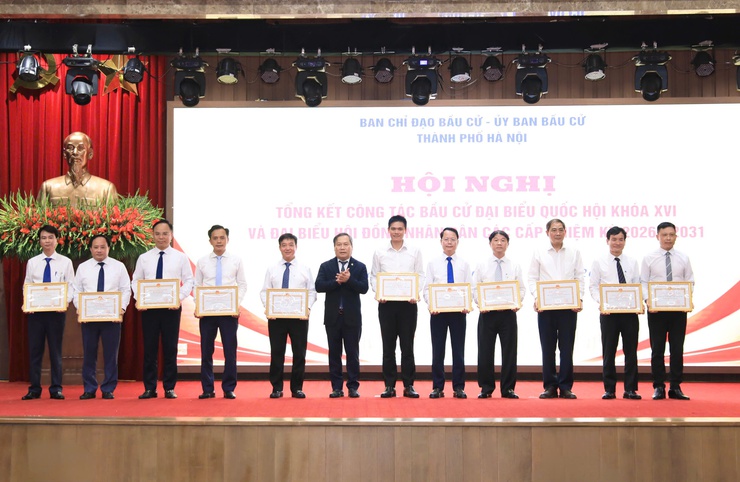 Sơn Tây nhận Bằng khen của UBND TP Hà Nội trong công tác bầu cử- Ảnh 2.