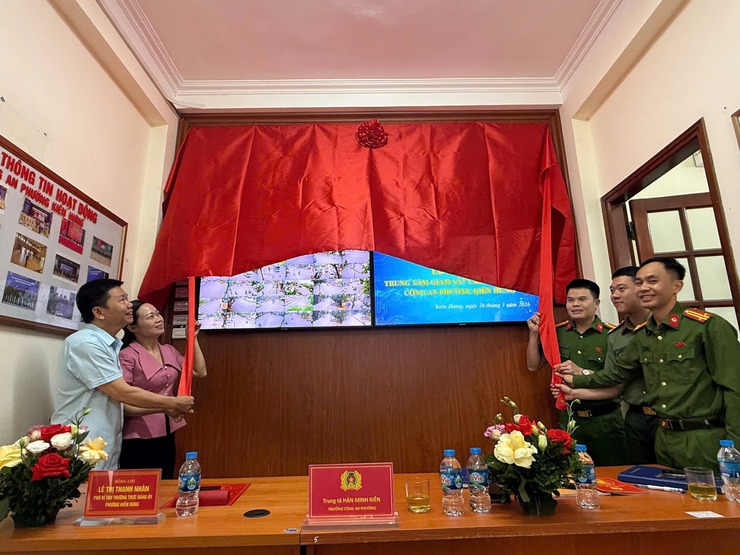 Công an phường Kiến Hưng ra mắt trung tâm giám sát camera an ninh - Đẩy mạnh chuyển đổi số trong công tác công tác công an- Ảnh 2.