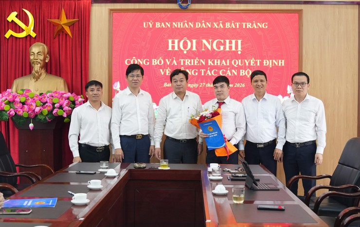 Bát Tràng công bố và triển khai quyết định về công tác cán bộ- Ảnh 2.