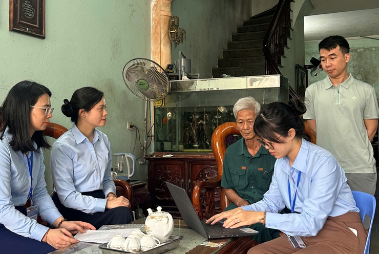 Tổ xung kích Chi nhánh số 6 hỗ trợ trực tiếp công dân yếu thế tại cơ sở- Ảnh 1.
