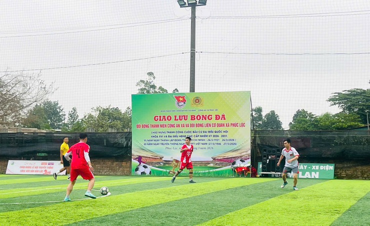 Giao lưu bóng đá chào mừng 95 năm Ngày thành lập Đoàn TNCS Hồ Chí Minh tại xã Phúc Lộc- Ảnh 4.