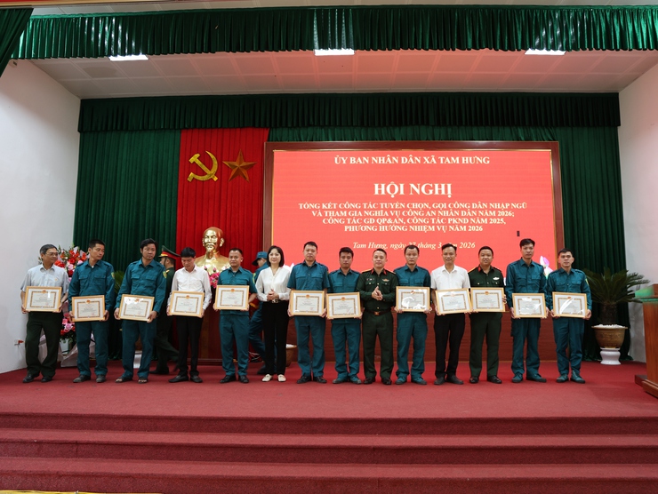 Tam Hưng tổng kết công tác tuyển chọn gọi công dân nhập ngũ và tham gia nghĩa vụ Công an nhân dân năm 2026; công tác QP&AN; công tác PKND năm 2025- Ảnh 10.