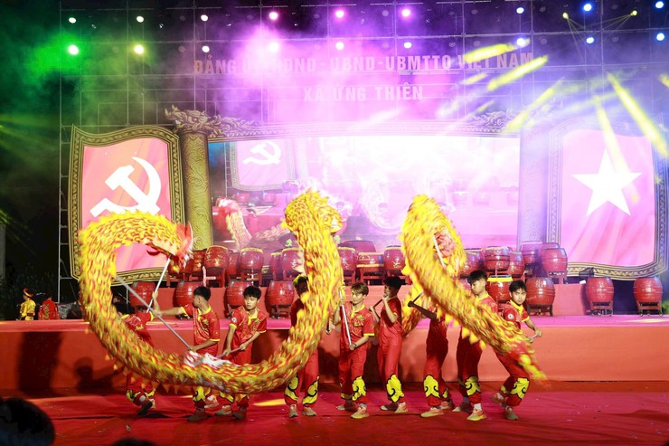 126 tay trống hội vang nhịp đoàn kết tại chương trình văn hóa - nghệ thuật xã Ứng Thiên- Ảnh 8.