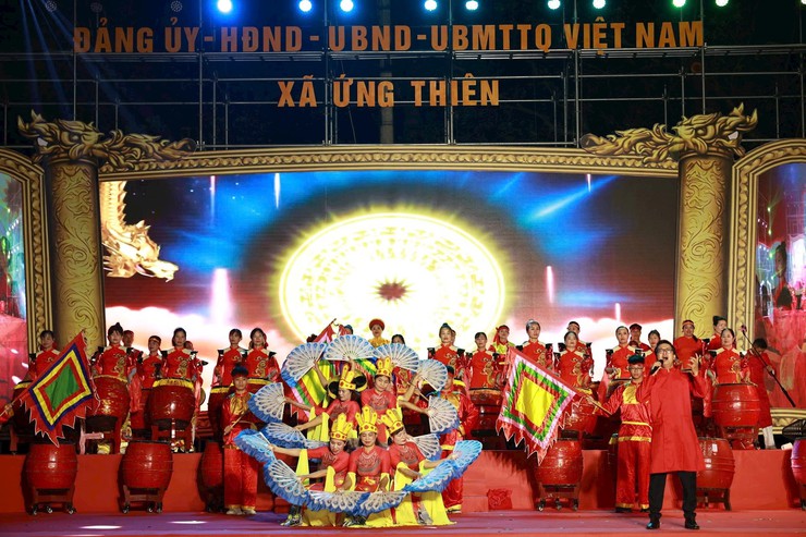 126 tay trống hội vang nhịp đoàn kết tại chương trình văn hóa - nghệ thuật xã Ứng Thiên- Ảnh 5.