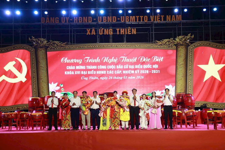 126 tay trống hội vang nhịp đoàn kết tại chương trình văn hóa - nghệ thuật xã Ứng Thiên- Ảnh 6.