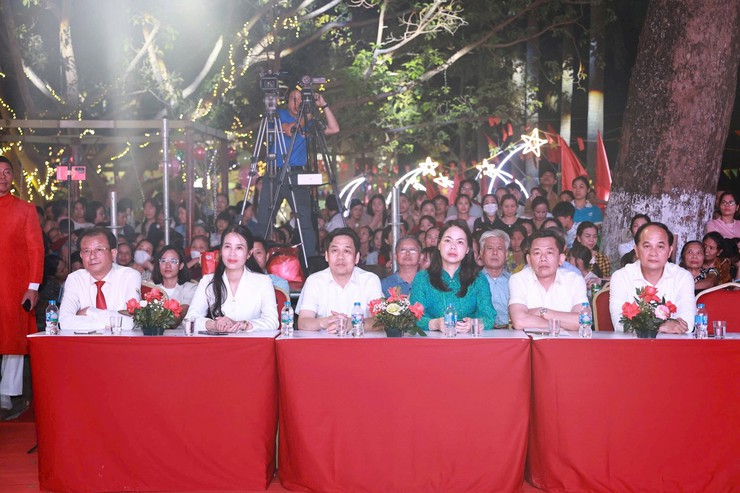 126 tay trống hội vang nhịp đoàn kết tại chương trình văn hóa - nghệ thuật xã Ứng Thiên- Ảnh 1.