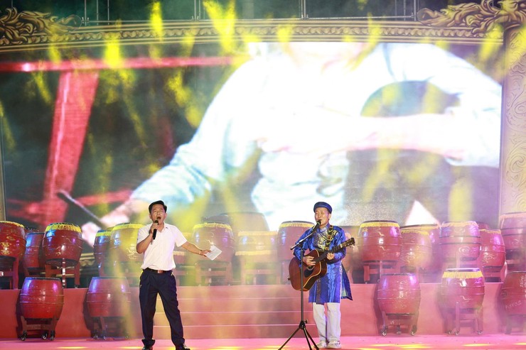 126 tay trống hội vang nhịp đoàn kết tại chương trình văn hóa - nghệ thuật xã Ứng Thiên- Ảnh 7.